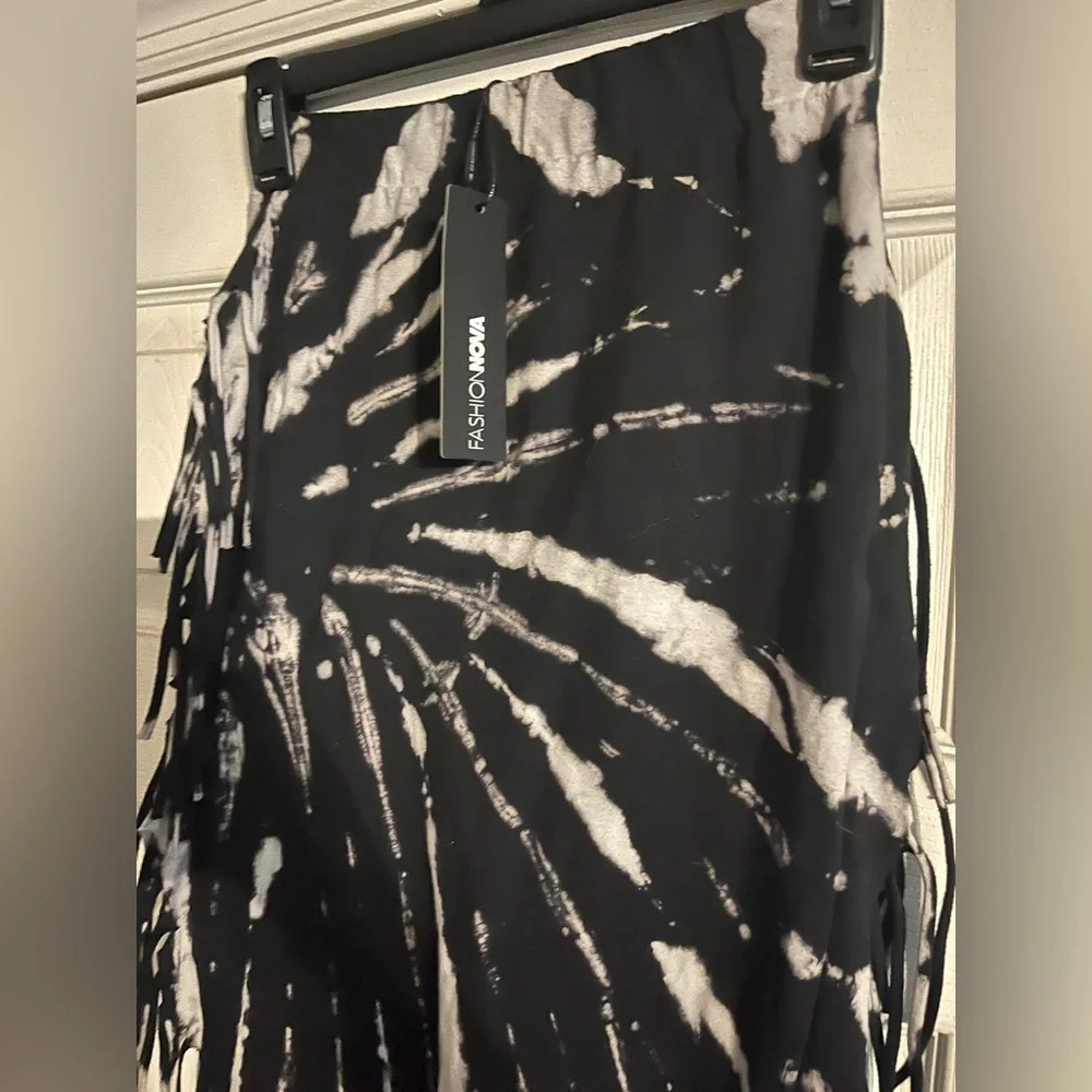 Fashion Nova Maxi Skirt with fringe size S. NWT - Picture 3 of 4